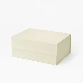 pudelko-magnetyczne-a5-kremowe-235x170x100-mm-opakowanie-na-prezenty
