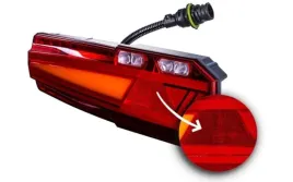 lampa-zespolona-tylna-z-gniazdem-7-pin-i-odblaskiem-led-prawa