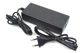 ladowarka-do-deskorolki-elektrycznej-skymaster-czarna-42v-2a