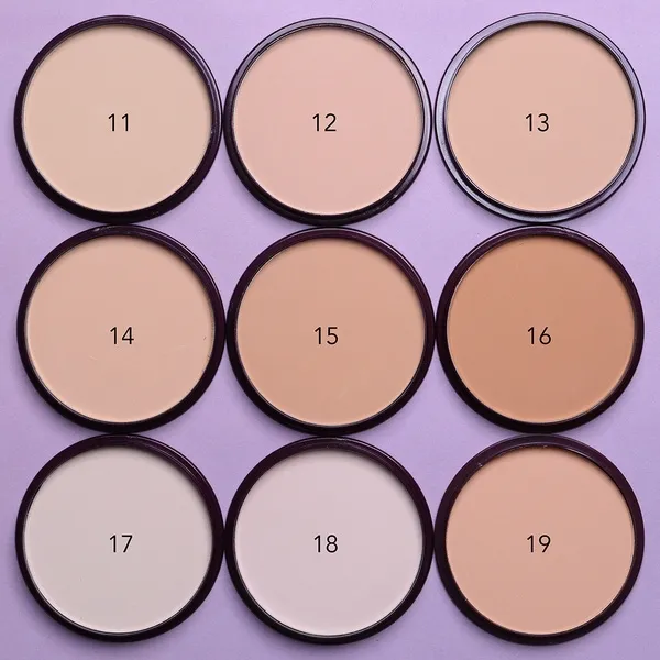 constance-carroll-puder-w-kompakcie-13-marka-constance-carroll