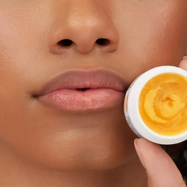 essence-lip-care-sugar-scrub-peeling-do-ust-9g-wlasciwosci-wygladzajace