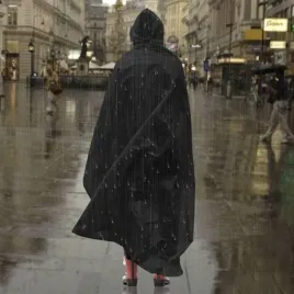 wodoodporny-koc-piknikowy-z-plaszczem-przeciwdeszc