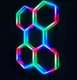 lampa-alu-hexagon-rgb-kolor-plaster-miodu-warsztat-garaz-salon-241x478cm