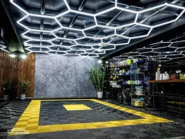 oswietlenie-sufit-warsztat-salon-garaz-plaster-miodu-hexagon-m2