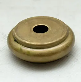 zaslepka-mosiezna-do-rury-fi-38mm-dekiel-osadczy