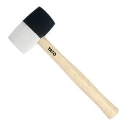 mlotek-gumowy-58mm-trzonek-drewniany-580g-341mm-yato