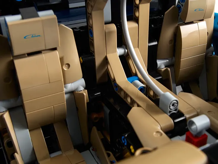 lego-technic-42083-bugatti-chiron-minimalny-wiek-dziecka-16