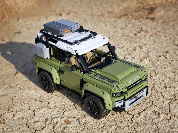 lego-technic-42110-land-rover-defender-wiek-dziecka-11-lat