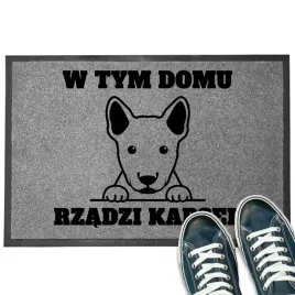 wycieraczka-monochrom-40x60-drzwi-w-tym-domu-rzadzi-imie-naturalna-wzor