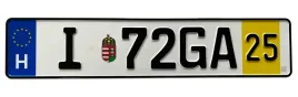 wegierska-tablica-rejestracyjna-z-zoltym-paskiemzjazdowa-tloczona