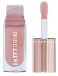 blyszczyk-do-ust-nude-efekt-powiekszajacy-usta-blysk-revolution-strawberry