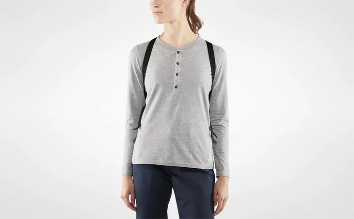 plecak-fjallraven-kanken-graphite-wzor-dominujacy-logo