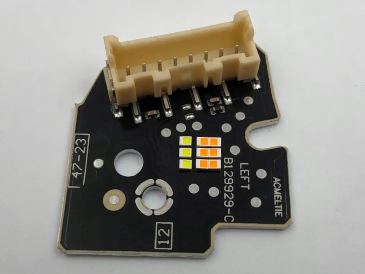 plytka-modulu-led-drl-lewy-przod-biala-5h0998478b-do-vw-golf-8-mk8-strona-zabudowy-lewe