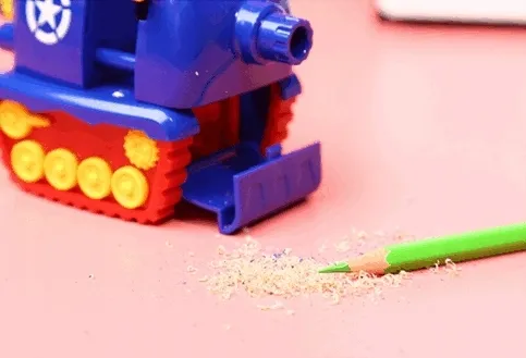 temperowka-na-korbke-czolg-kolor-czerwony-niebieski-inny-kolor