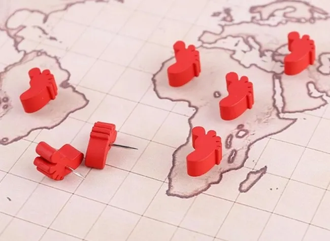 stopy-pinezki-do-tablic-korkowych-czerwone