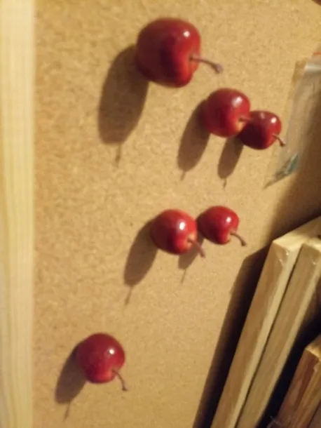 jablka-pinezki-do-tablic-korkowych-marka-jaropap