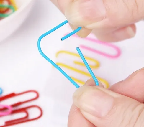 kolorowe-spinacze-biurowe-stan-nowy