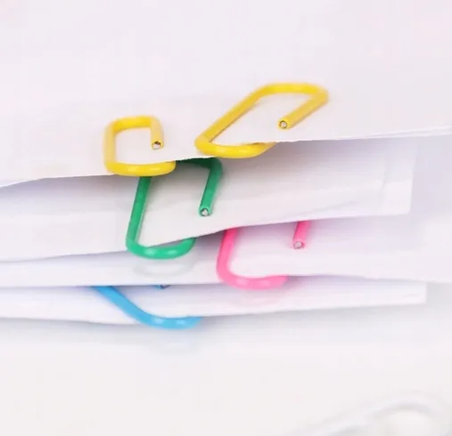 kolorowe-spinacze-biurowe