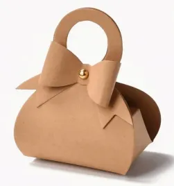 male-pudelko-prezentowe-kraft-okragly-uchwyt-i-kokarda-z-nitem