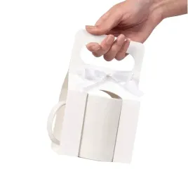 biale-pudelko-prezentowe-na-kubek-wstazka-z-uchwytem