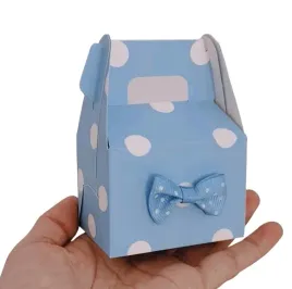 male-pudelko-prezentowe-niebieskie-w-kropki-z-kokardka