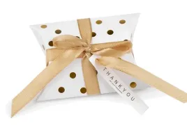 male-pudelko-prezentowe-papierowe-ze-wstazka-65x9-cm-kropki