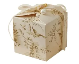 male-pudelko-prezentowe-z-kwiatami-i-wstazka-ecrue