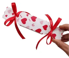 pudelko-maly-cukierek-do-drobnych-przedmiotow-biale-w-czerwone-serca