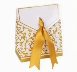 pudelko-prezentowe-ornamentowe-zlote-ze-wstazka