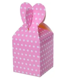 pudelko-prezentowe-w-kropki-z-sercem-jasny-roz