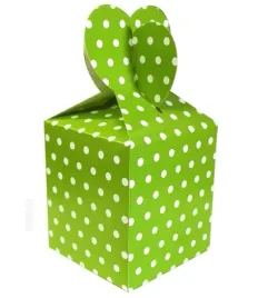 pudelko-prezentowe-w-kropki-z-sercem-zielone