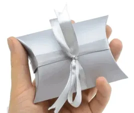 pudelko-prezentowe-poduszkowe-gladkie-srebrne