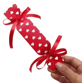 pudelko-maly-cukierek-do-drobnych-przedmiotow-czerwone-w-biale-serduszka