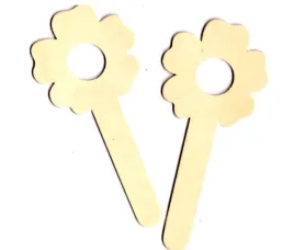 kwiatki-drewniane-na-patyku-para