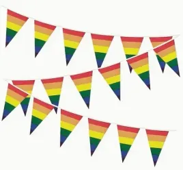 girlanda-z-trojkatnymi-flagami-teczy-lgbt