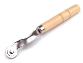 radelko-krawieckie-metalowe-z-drewnianym-uchwytem