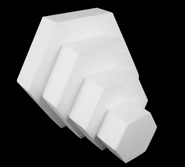 wieza-hexagonalna-styropianowa-4-elementy-stan-nowy