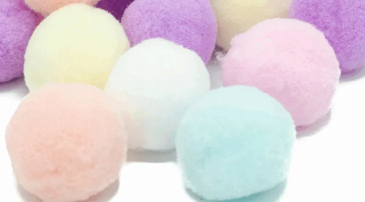 pastelki-mocno-pastelowe-pompony-2-cm-rodzaj-akrylowe