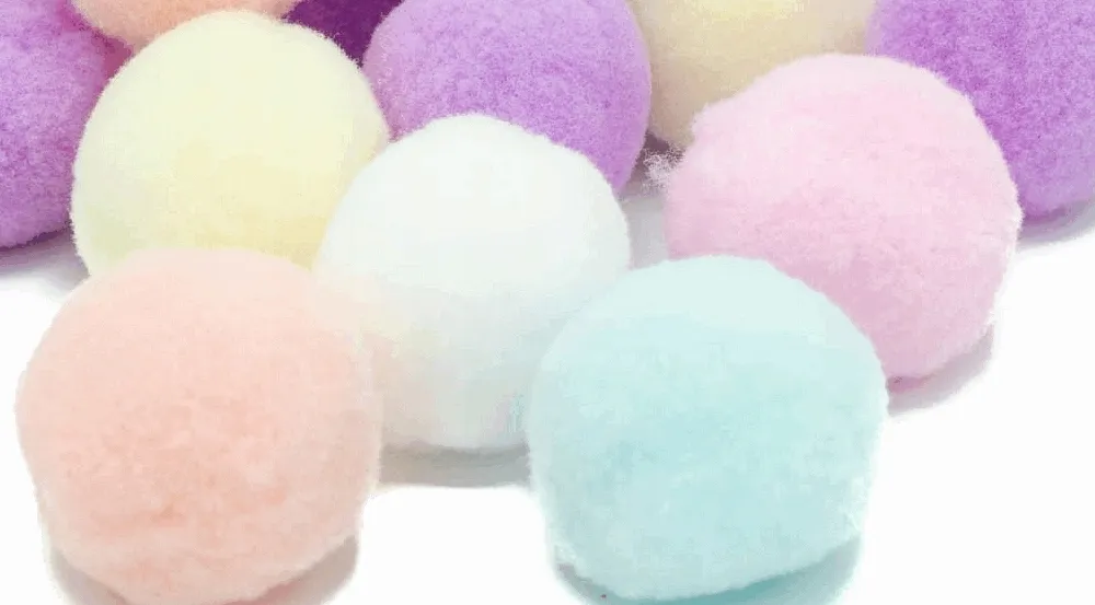 pastelki-mocno-pastelowe-pompony-2-cm-stan-nowy