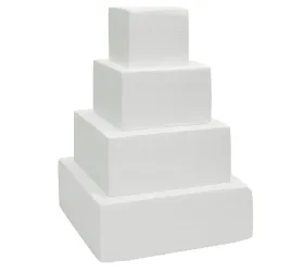 wieza-z-kwadratow-styropianowych-na-15-cm-kazdy