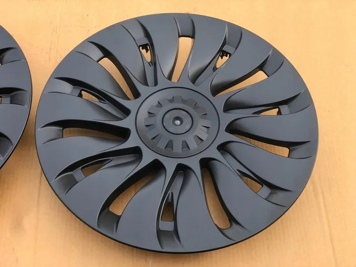 kolpaki-zestaw-emblematy-znaczki-kol-19-cali-do-tesla-model-y-2018-24-stan-nowy-gwint-inny