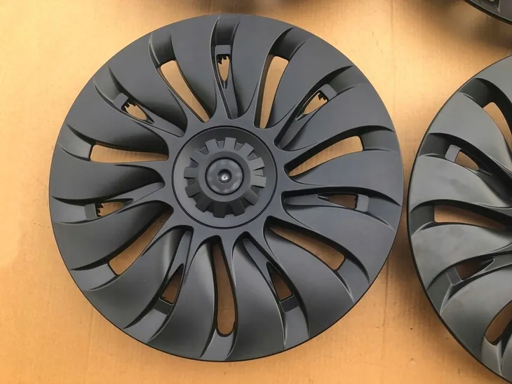 kolpaki-zestaw-emblematy-znaczki-kol-19-cali-do-tesla-model-y-2018-24-stan-nowy-kod-producenta-kolpak-19-cal