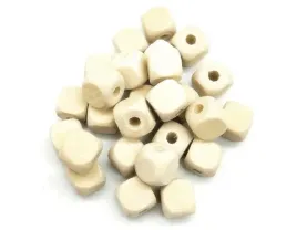 kwadratowe-koraliki-drewniane-naturalne-8-mm