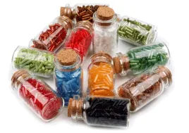 koraliki-rurki-w-estetycznych-buteleczkach