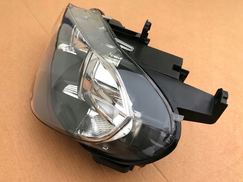 reflektory-ksenon-nieuzbrojone-lewy-prawy-przod-do-bmw-serii-x5-e70-lift-eu