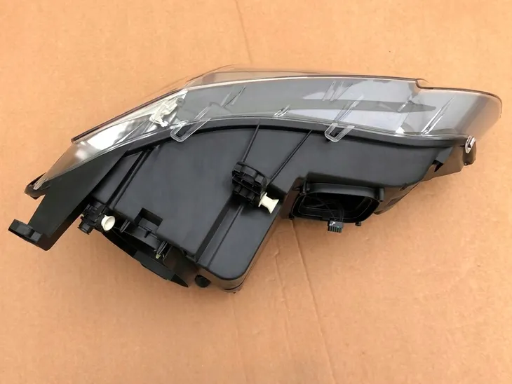 reflektory-ksenon-nieuzbrojone-lewy-prawy-przod-do-bmw-serii-x5-e70-lift-eu-wersja-europejska