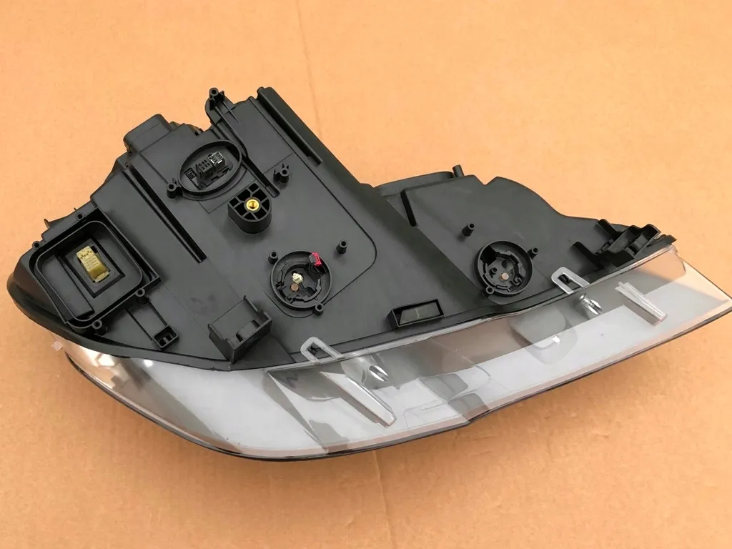 reflektory-ksenon-nieuzbrojone-lewy-prawy-przod-do-bmw-serii-x5-e70-lift-eu