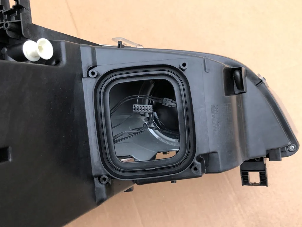 reflektory-ksenon-nieuzbrojone-lewy-prawy-przod-do-bmw-serii-x5-e70-lift-eu