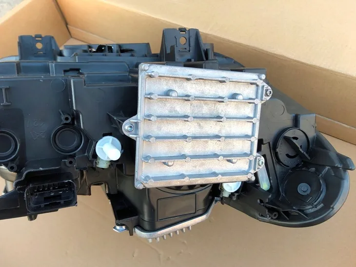 adaptacja-reflektory-halogen-na-full-led-przednie-do-bmw-x1-f48-f49-lift-producent-czesci-woller