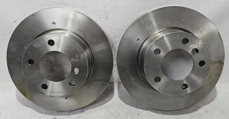 2x-nowe-tarcze-hamulcowe-przod-bmw-e81-e82-e87-e88-e90-24946e-producent-czesci-ap